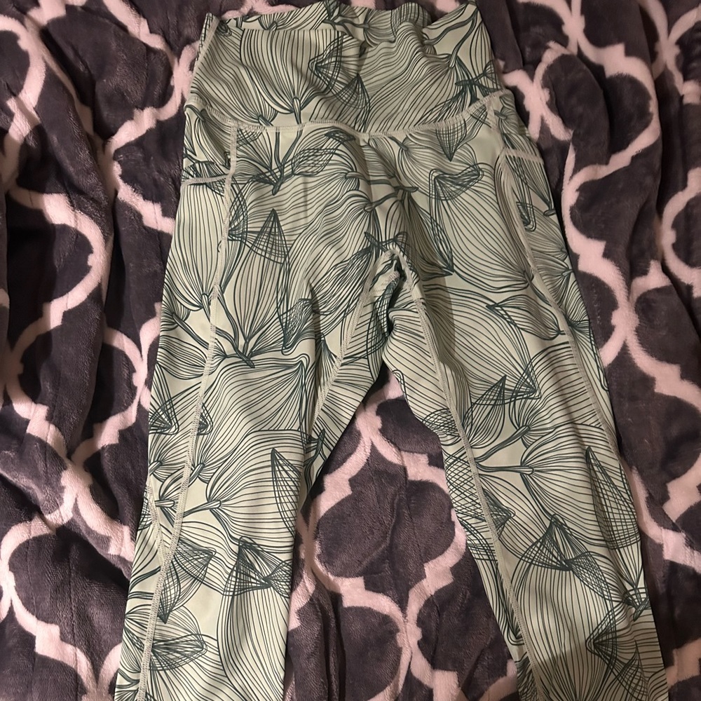 Athletic leggings